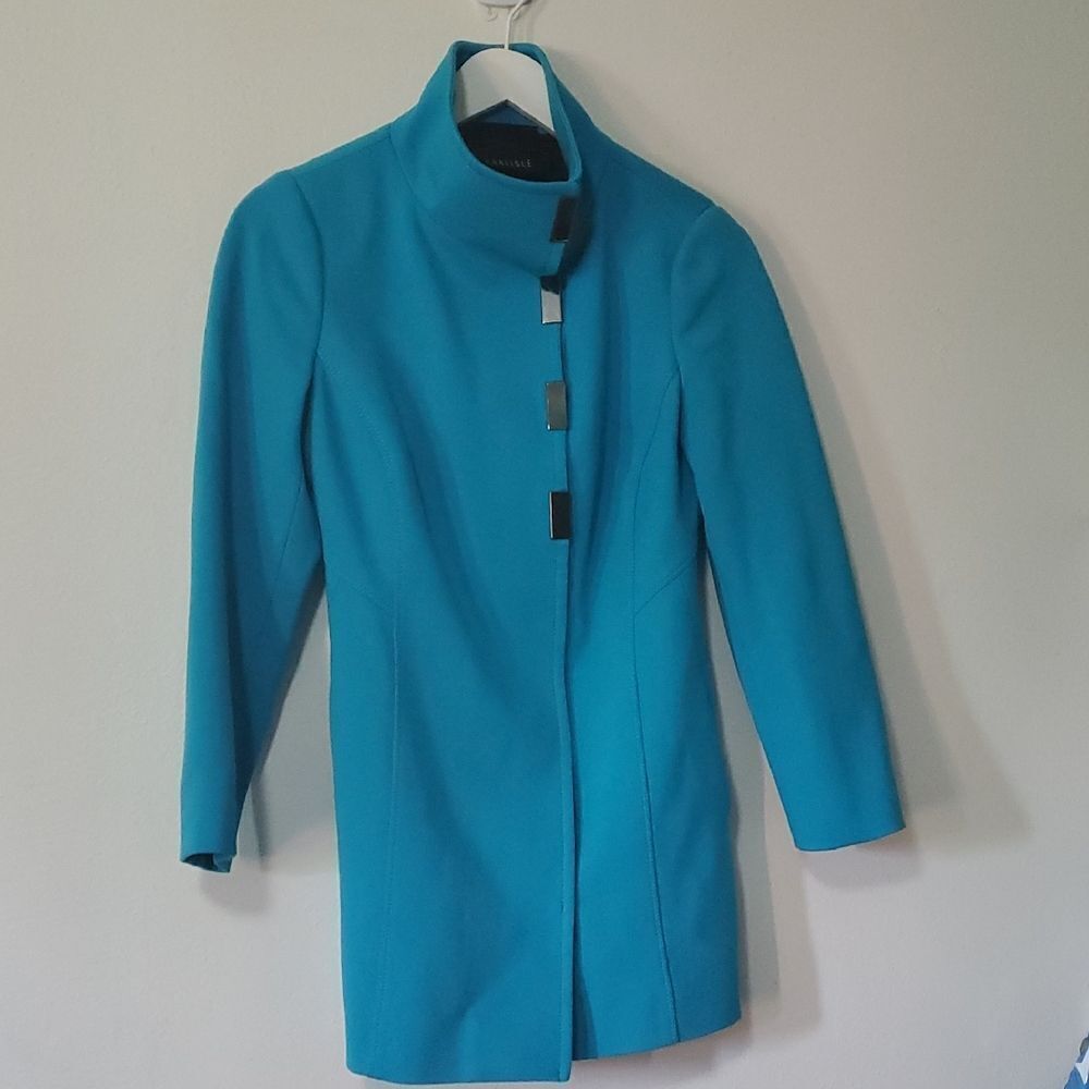 CARLISLE Blue Coat with Tailored Silhouette and Stand-Up Collar US 0